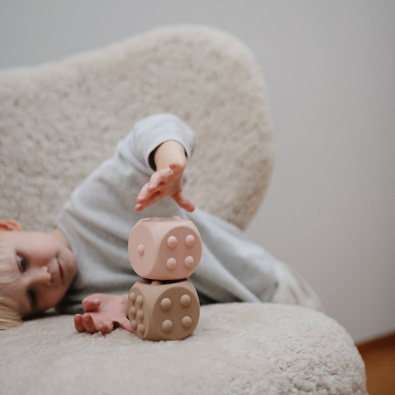 Attīstoši silikona spaidāmie kauliņi, 2gab, Blush, Shifting Sand, Mushie